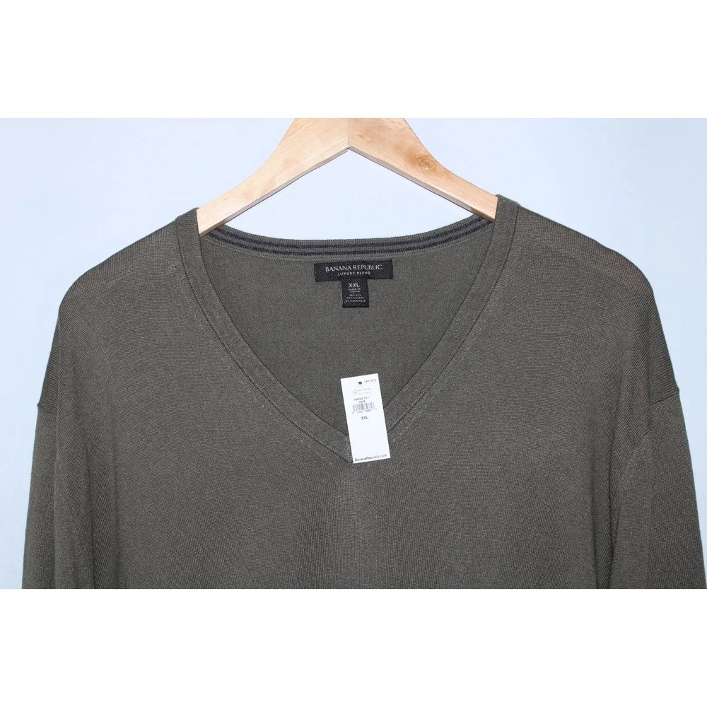 NWT Banana Republic Men's XXL Green V-Neck Luxury Blend Sweater - Picture 2 of 7